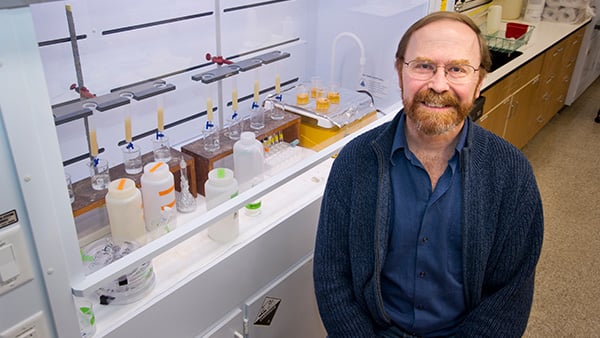WHOI senior chemist earns AGU recognition
