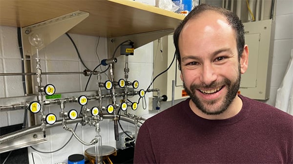 WHOI’s Alan Seltzer earns prestigious F.G. Houtermans Award 